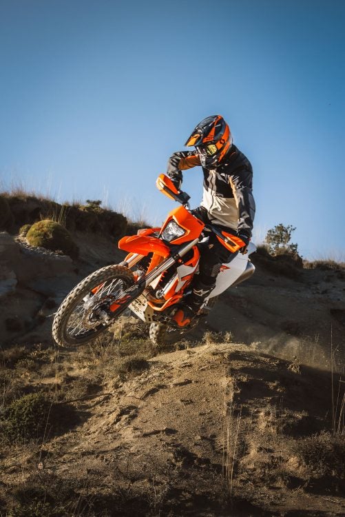 KTM 690 Enduro 2026 Tro lai duong dua voi trai tim moi va cong nghe xung tam ky nguyen so - 3