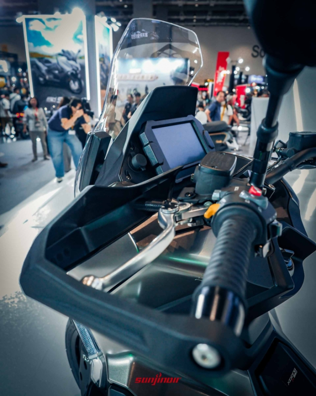 Kymco ra mat doi thu cua Honda ADV350 voi gia sau quy doi khoang 159 trieu Dong - 6