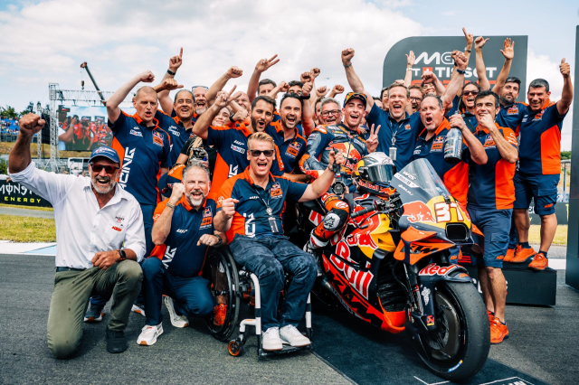 Nua Mua MotoGP 2025 Ai vung tay lai Ai cho cua chuyen nhuong - 9