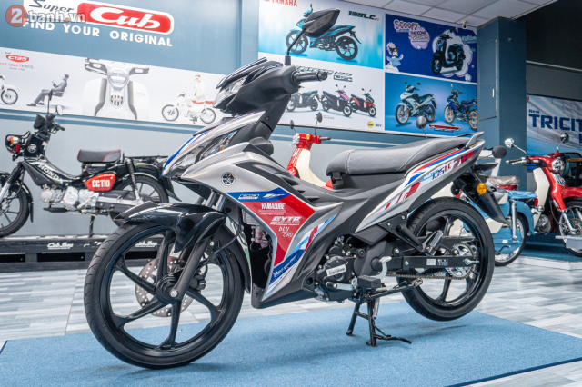 Qua bat ngo Phien ban duong dua Yamaha LC135 Fi Red Racer vua cap ben thi truong Viet Nam - 3