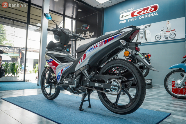 Qua bat ngo Phien ban duong dua Yamaha LC135 Fi Red Racer vua cap ben thi truong Viet Nam - 11