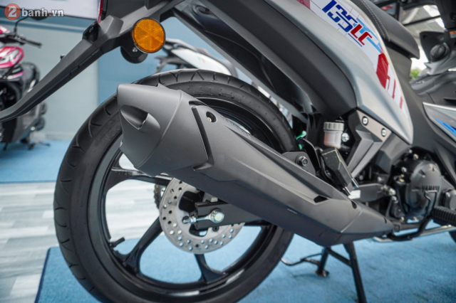 Qua bat ngo Phien ban duong dua Yamaha LC135 Fi Red Racer vua cap ben thi truong Viet Nam - 15