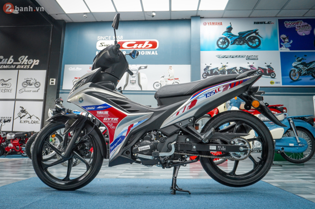 Qua bat ngo Phien ban duong dua Yamaha LC135 Fi Red Racer vua cap ben thi truong Viet Nam - 18
