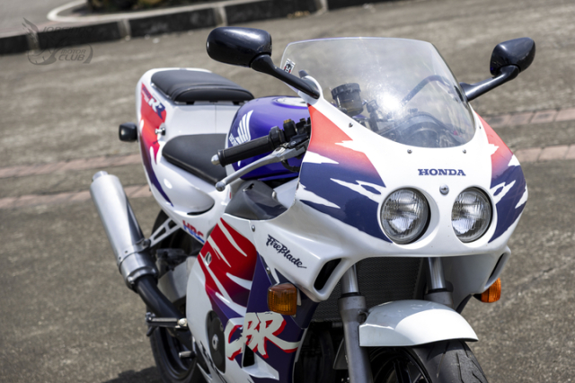 Soi ve qua khu Kham pha dong co Honda CBR250RR MC22 hon 20000 vongphut tuong duong xe dua F1 - 11