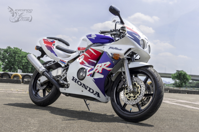 Soi ve qua khu Kham pha dong co Honda CBR250RR MC22 hon 20000 vongphut tuong duong xe dua F1 - 22