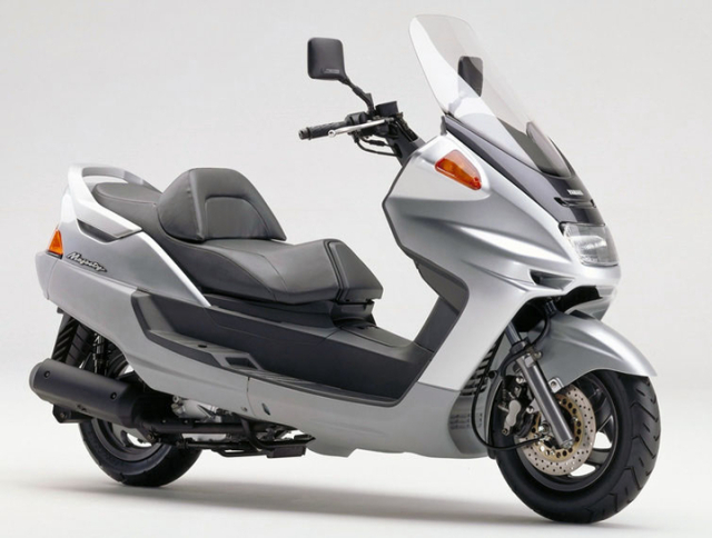 Soi ve qua khu Kham pha du thuyen tren can Yamaha Maxam Ga khong lo mo loi cho ca mot thoi dai - 5