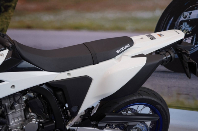 Suzuki DRZ4SM 2025 Huyen thoai Supermoto tai xuat chat nhu ngay nao - 6