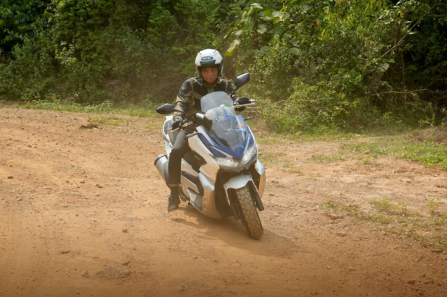 Xuat hien doi thu moi cua Honda ADV350 vua ra mat o Malay voi gia ban chi 128 trieu Dong - 22