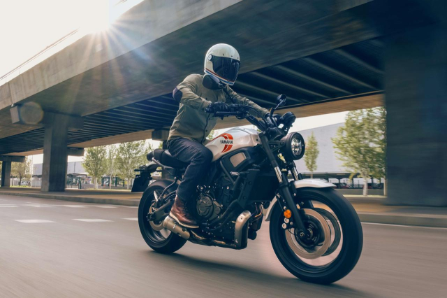 Yamaha XSR700 ABS 2025 Trai tim co dien trong lop ao moi anh em dam me dung bo lo - 3