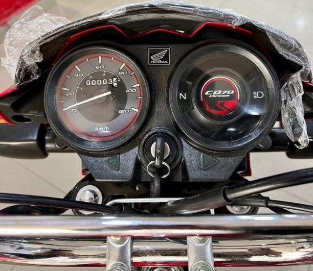 Chi tiet Honda CD70 Dream 2026 Mau xe con tay vua ra mat voi gia quy doi chi 14 trieu dong - 8