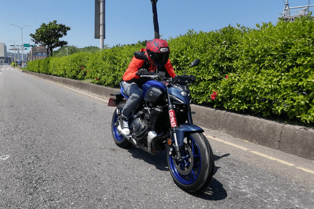 Danh gia Yamaha MT07 2025 Nguoi ban duong nang cap toan dien voi YAMT tu dong - 3