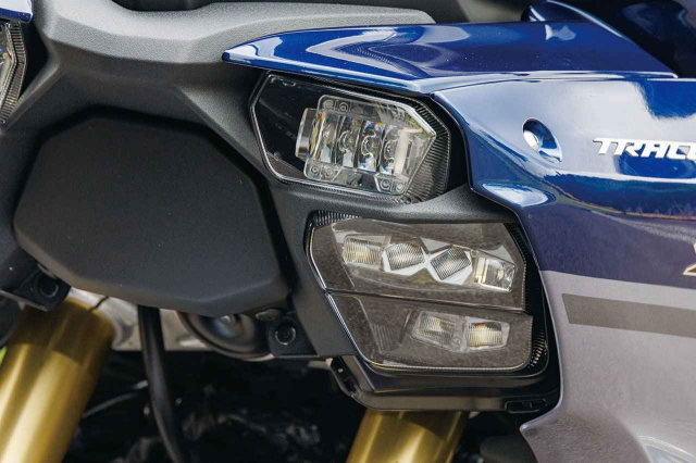 Den pha LED Matrix tren Yamaha Tracer 9GT Khi anh sang biet suy nghi - 3