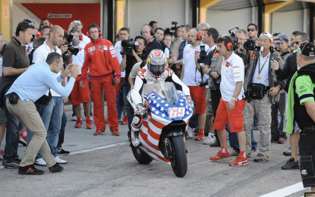 Ducati Desmosedici GP08 Bau vat gan lien voi huyen thoai Nicky Hayden sap len san dau gia - 25