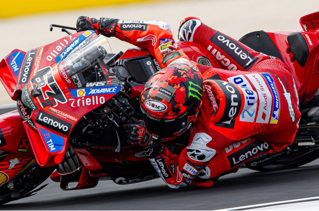 Ducati Panigale V4S phien ban Marc Marquez Pecco Bagnaia Giac mo trong tam tay anh em me MotoGP - 5