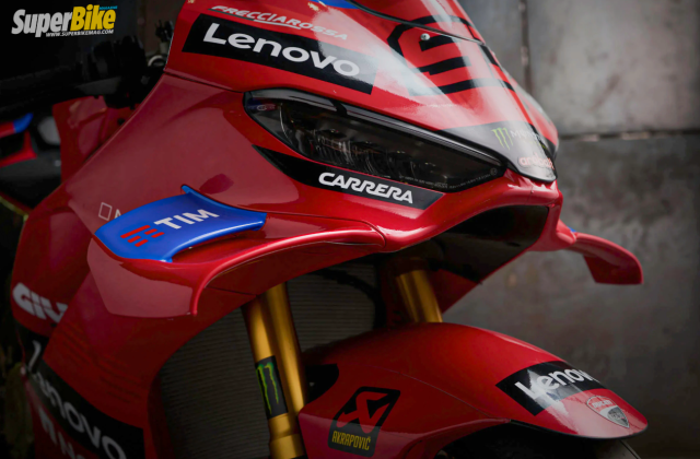 Ducati Panigale V4S phien ban Marc Marquez Pecco Bagnaia Giac mo trong tam tay anh em me MotoGP - 9