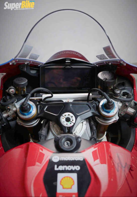 Ducati Panigale V4S phien ban Marc Marquez Pecco Bagnaia Giac mo trong tam tay anh em me MotoGP - 11