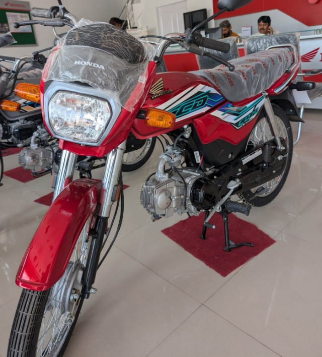 Hinh anh thuc te cua Honda CD70 Dream 2026 vua ve dai ly Mau xe con tay co gia chi 14 trieu Dong - 3