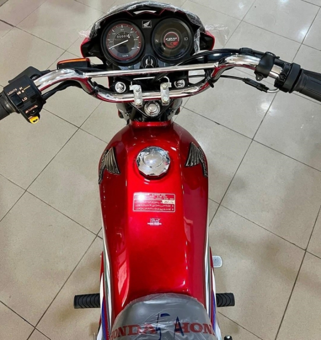 Hinh anh thuc te cua Honda CD70 Dream 2026 vua ve dai ly Mau xe con tay co gia chi 14 trieu Dong - 6