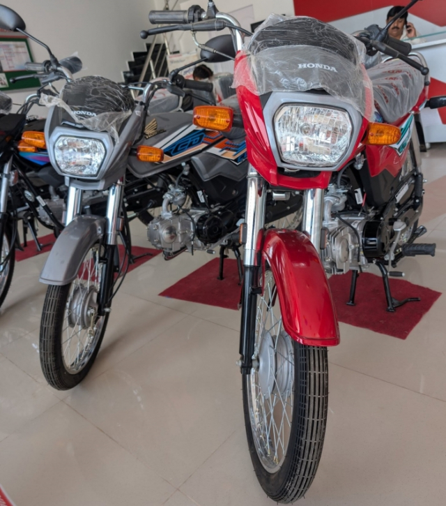 Hinh anh thuc te cua Honda CD70 Dream 2026 vua ve dai ly Mau xe con tay co gia chi 14 trieu Dong - 8