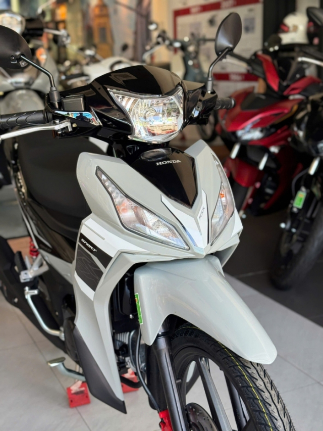 Hinh anh thuc te cua Honda Wave RSX FI 2026 vua ra mat o nuoc ta da co mat tai cac dai ly - 3