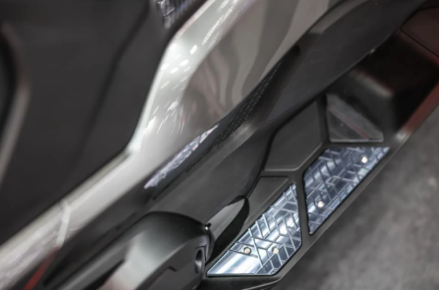 Honda Forza750 Custom Special Edition sang tien va dung chat Beyond the Sport Tourer - 5