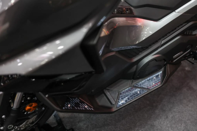 Honda Forza750 Custom Special Edition sang tien va dung chat Beyond the Sport Tourer - 7