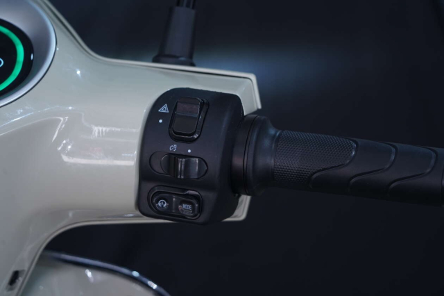 Kham pha Yadea RS20 2026 vua ra mat o Malay voi gia ban ngang ngua Honda ICON e co gi - 11