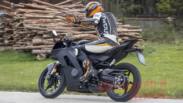 KTM 490 RC lo dien khi chat Ao gap ky nghe Trung Quoc - 3