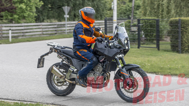 Lo dien KTM 790 Adventure 790 Duke moi danh dau su tro lai day hua hen cua dong xe tam trung - 3