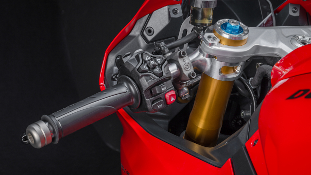 Phu kien Ducati Performance cho Panigale V2 V4 Khi do choi bien xe thanh vu khi duong dua - 12