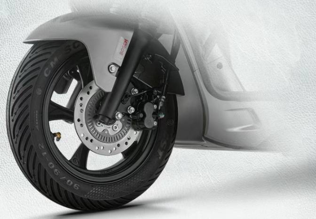 QJMotor ACE 150 co gia ngang ngua Honda Vision Trang bi phanh ABS 2 kenh va TCS cua Bosch - 6