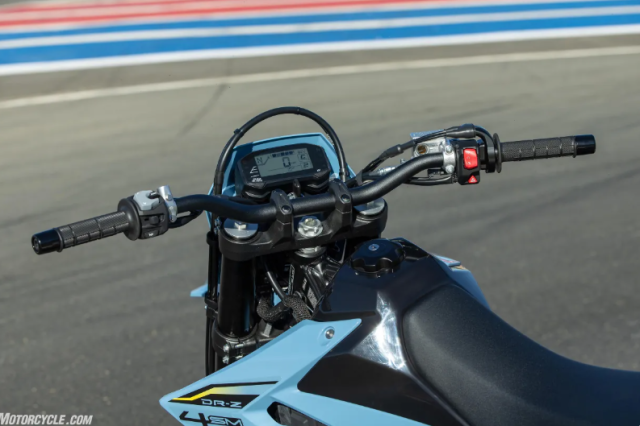 Suzuki DRZ4SM 2025 Chien binh Supermoto tro lai vui het ga nhung van con vai tat xau - 6