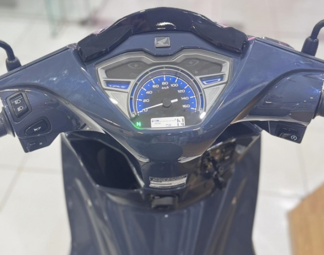 Wave 125 2026 the he moi vua ra mat o Lao co gia ban ngang ngua SH125i o nuoc ta - 5
