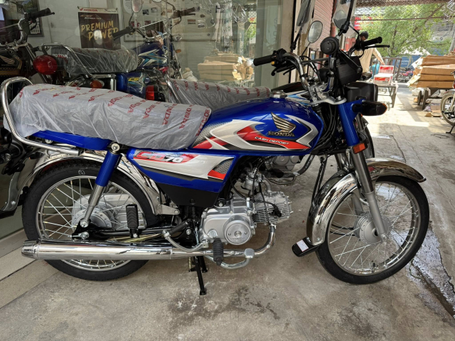 Xe con tay quoc dan Honda CD 70 2026 trinh lang voi gia ban sau quy doi chi 13 trieu Dong - 8