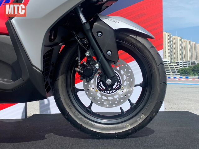 Yamaha Aerox 2026 ra mat o Thai co gia ban cao hon nhung it cong nghe hon so voi NVX 155 o nuoc ta - 11