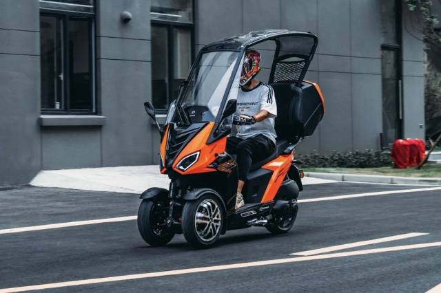 ADIVA AD7 Smart Edition Mau xe ga co he thong ABS TCS 3 kenh va mai che mua vo cung thu vi - 3