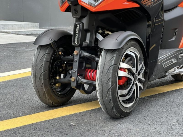 ADIVA AD7 Smart Edition Mau xe ga co he thong ABS TCS 3 kenh va mai che mua vo cung thu vi - 5