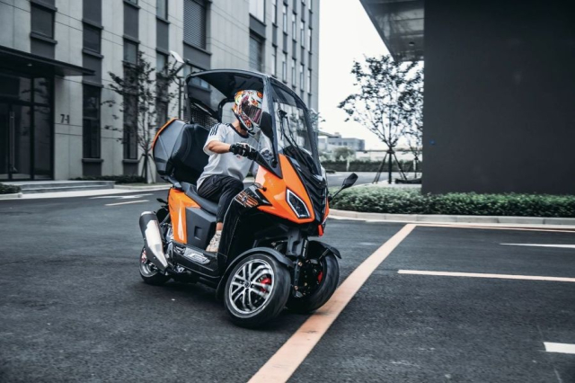 ADIVA AD7 Smart Edition Mau xe ga co he thong ABS TCS 3 kenh va mai che mua vo cung thu vi - 7