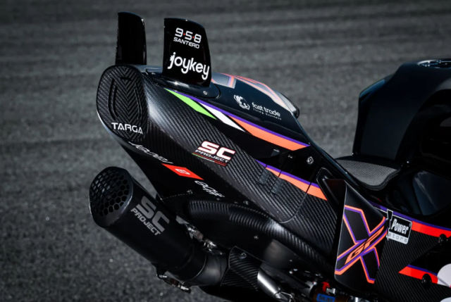 Aprilia RSV4 XGP ra mat Khi giac mo MotoGP buoc ra doi thuc - 3