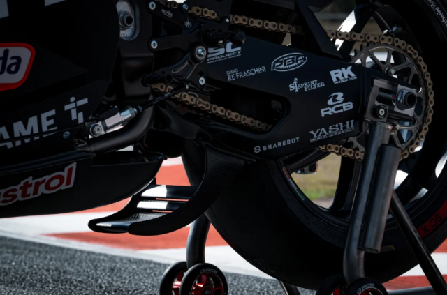 Aprilia RSV4 XGP ra mat Khi giac mo MotoGP buoc ra doi thuc - 7