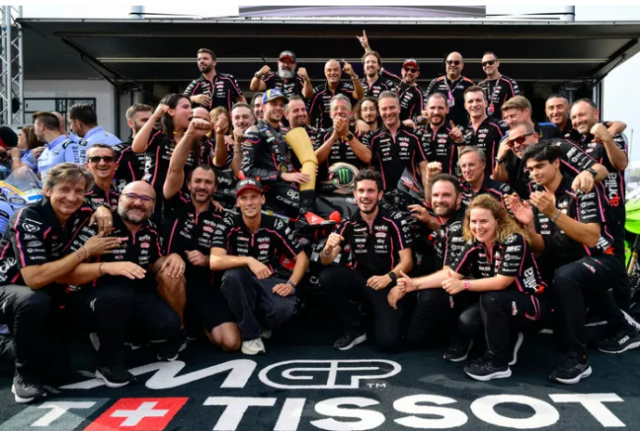 Aprilia va giac mo danh bai Marquez truoc khi mua giai 2025 khep lai - 3