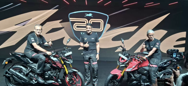 Bo doi TVS Apache RTR 160 4V va RTR 200 4V ra mat phien ban cao cap nhat voi nhieu tinh nang moi