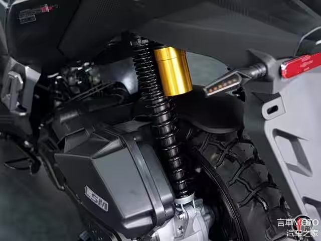 Can canh doi thu moi cua Honda ADV 160 tu CFMoto Cai gi cung co ke ca gia re - 9