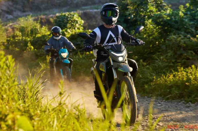 CFMOTO CFLite 250Dual Chiec xe da dung co gia chua bang SH Mode dang de cho doi - 7