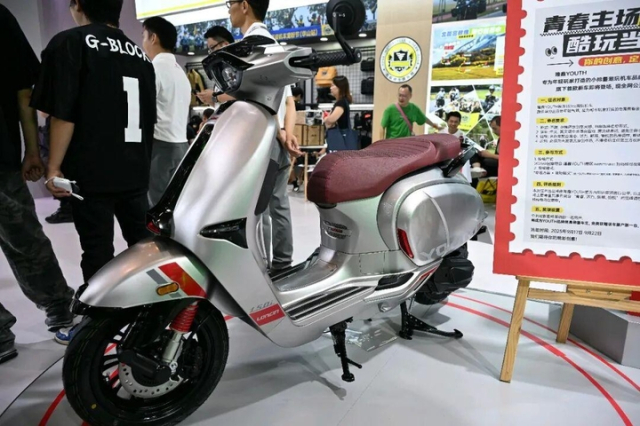 Chi tiet mau xe ga Loncin Youth co thiet ke va he thong phuoc tuong tu dong xe Vespa - 3
