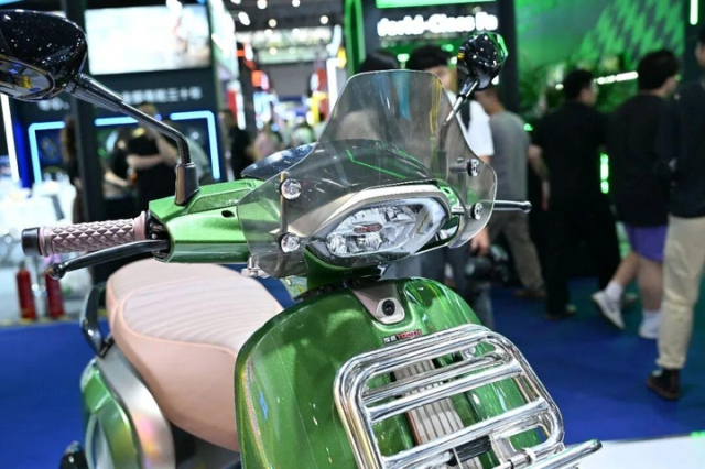 Chi tiet mau xe ga Loncin Youth co thiet ke va he thong phuoc tuong tu dong xe Vespa - 5