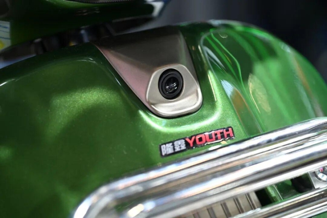 Chi tiet mau xe ga Loncin Youth co thiet ke va he thong phuoc tuong tu dong xe Vespa - 7