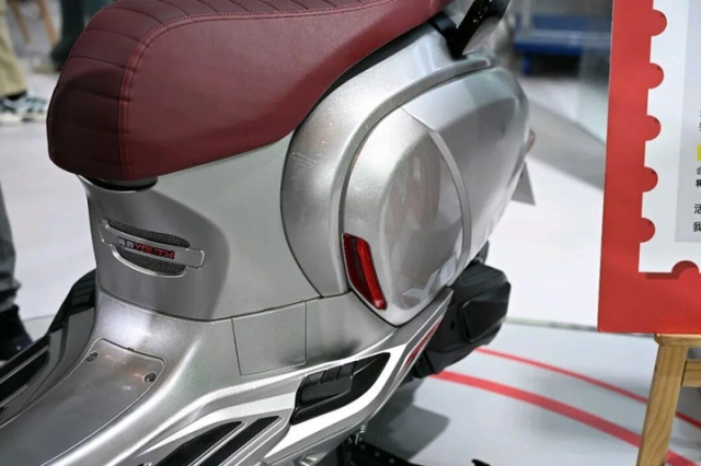 Chi tiet mau xe ga Loncin Youth co thiet ke va he thong phuoc tuong tu dong xe Vespa - 9