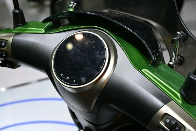 Chi tiet mau xe ga Loncin Youth co thiet ke va he thong phuoc tuong tu dong xe Vespa - 11