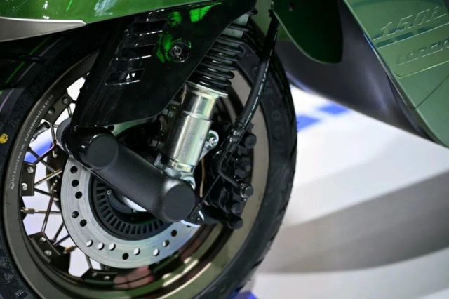 Chi tiet mau xe ga Loncin Youth co thiet ke va he thong phuoc tuong tu dong xe Vespa - 15